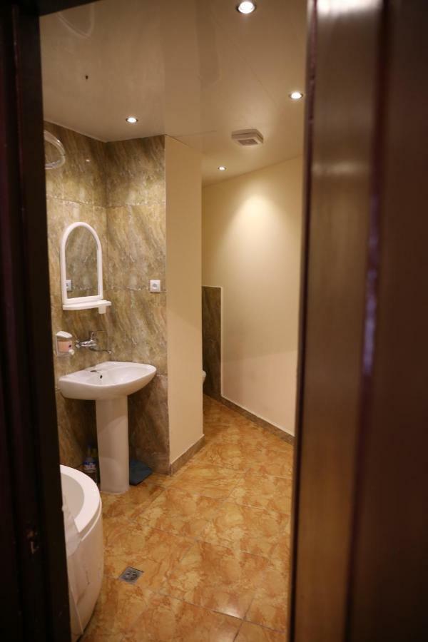 Private Rooms In The City Center - Chonqadze 9 Tbilisi Bagian luar foto