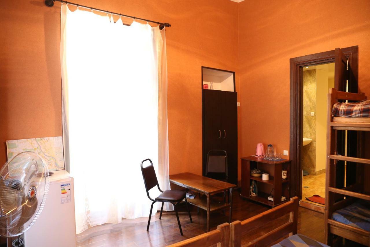 Private Rooms In The City Center - Chonqadze 9 Tbilisi Bagian luar foto