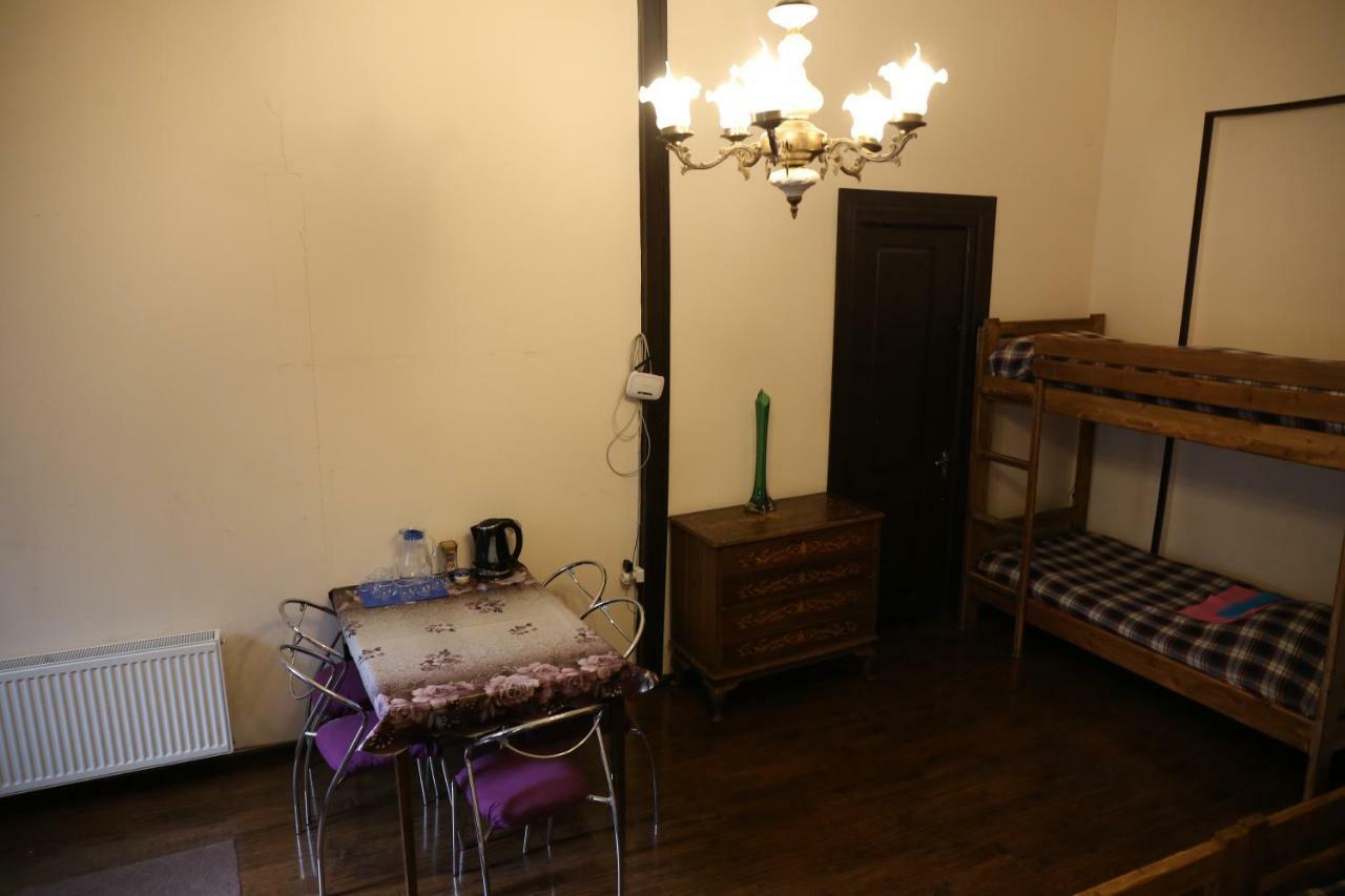 Private Rooms In The City Center - Chonqadze 9 Tbilisi Bagian luar foto