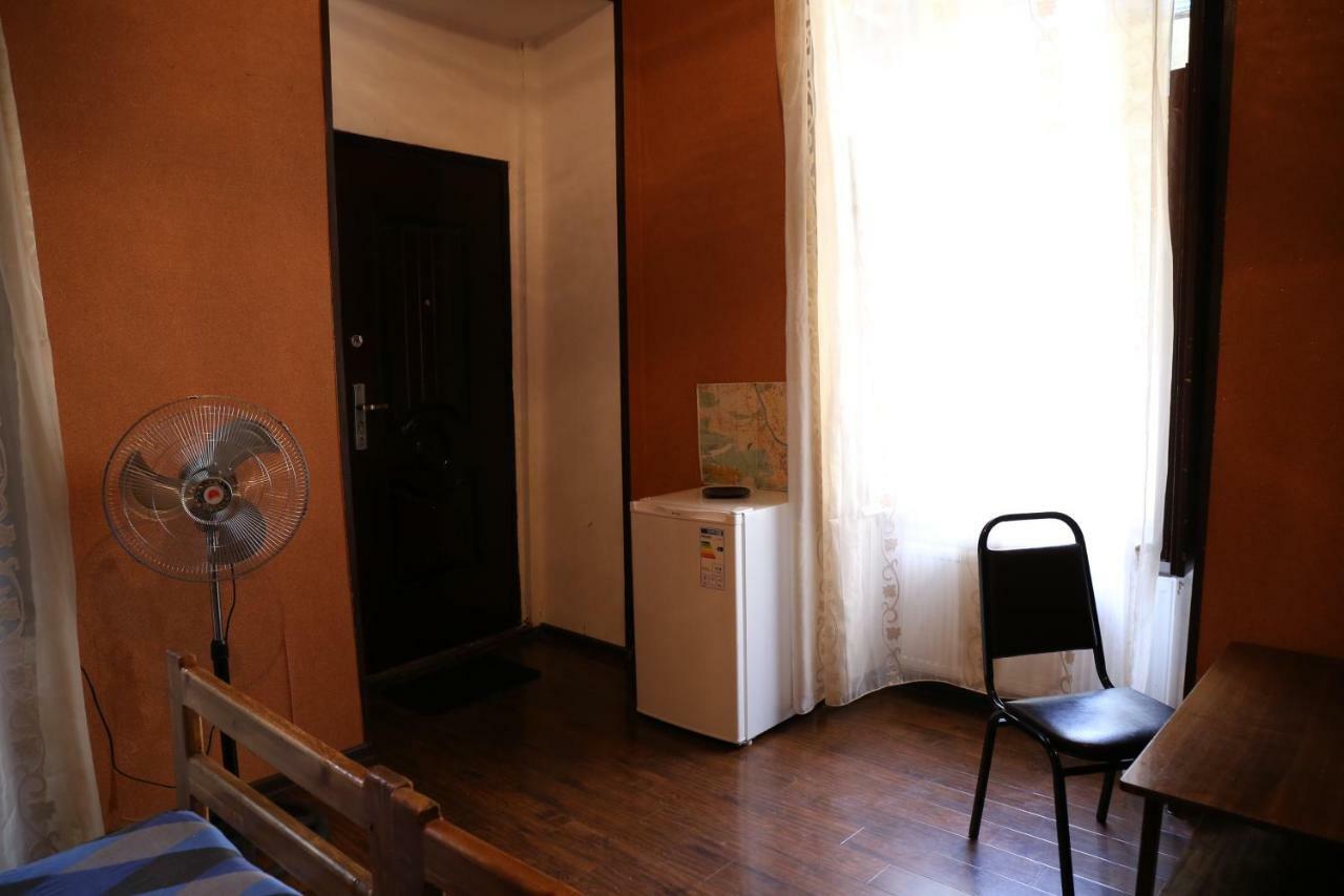 Private Rooms In The City Center - Chonqadze 9 Tbilisi Bagian luar foto