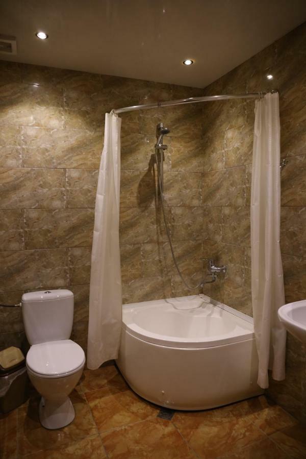 Private Rooms In The City Center - Chonqadze 9 Tbilisi Bagian luar foto