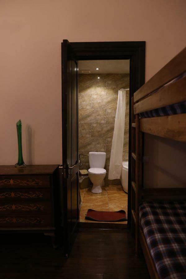 Private Rooms In The City Center - Chonqadze 9 Tbilisi Bagian luar foto