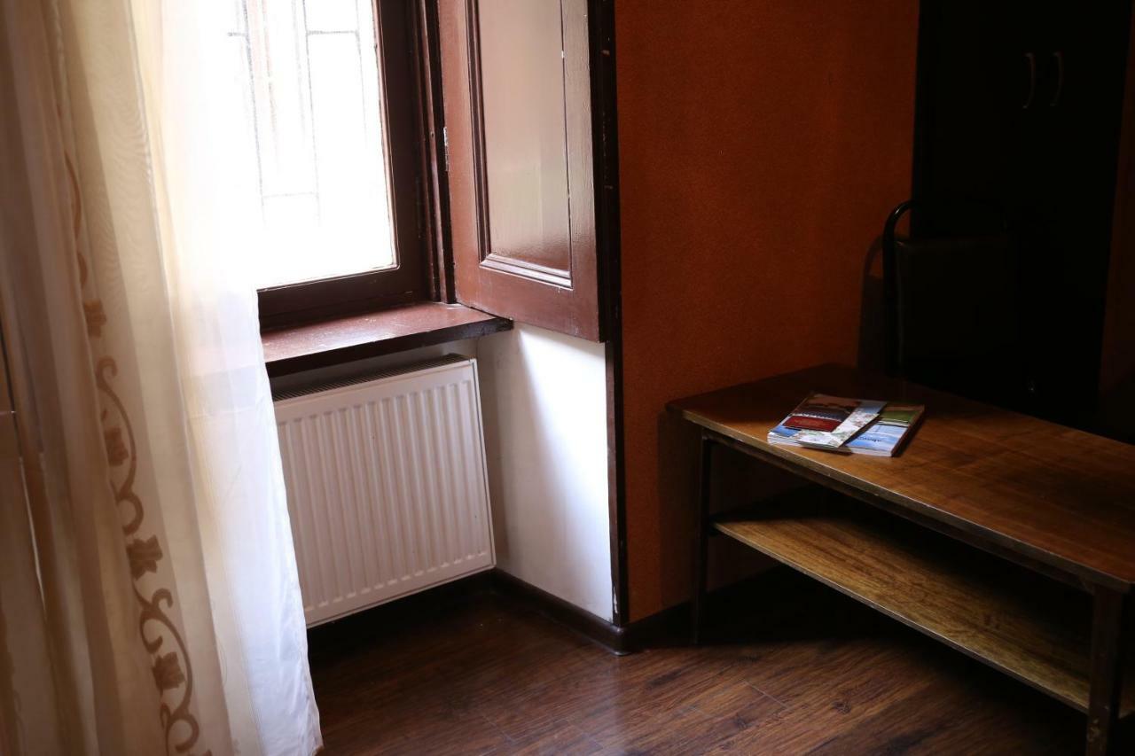 Private Rooms In The City Center - Chonqadze 9 Tbilisi Bagian luar foto